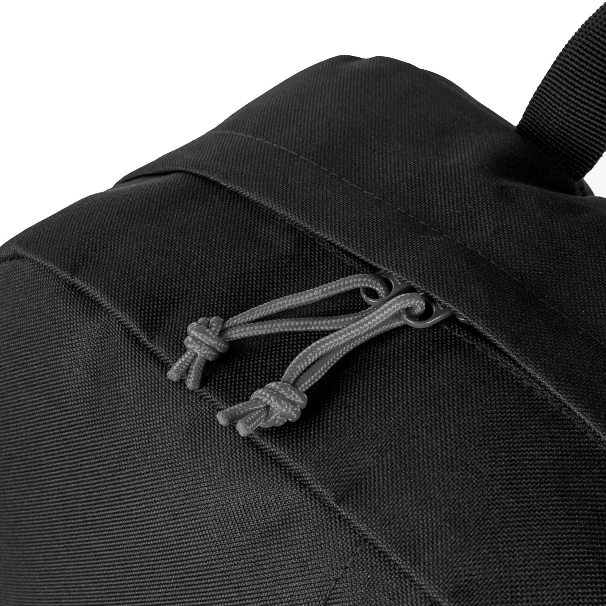 Mochila preta Fila com compartimentos abertos mostrando organização interna